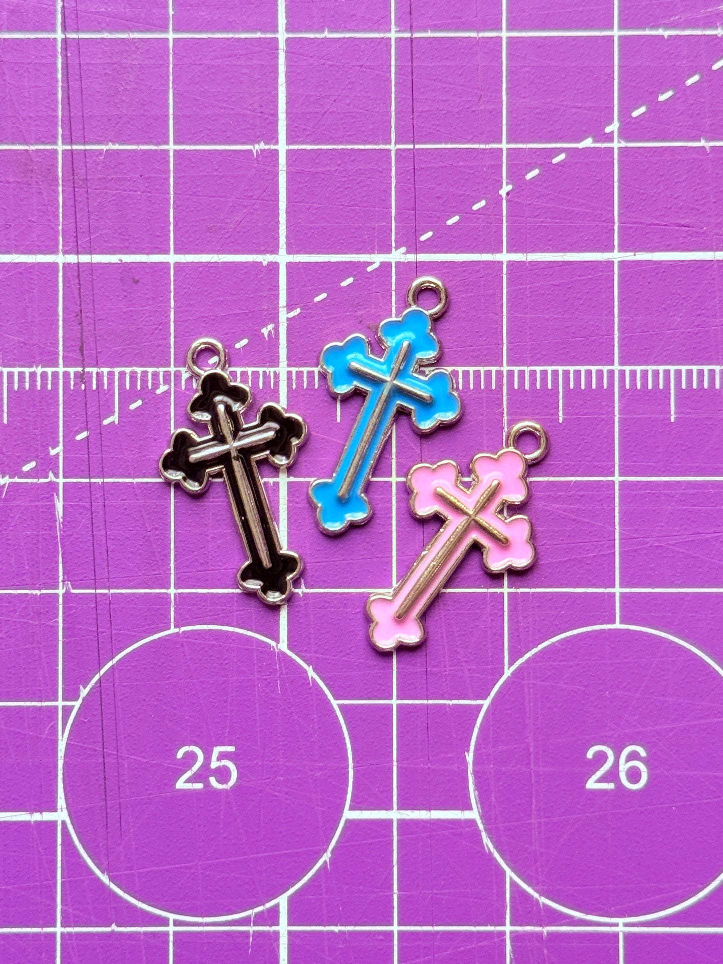 ✨ Dijes chapados en esmalte