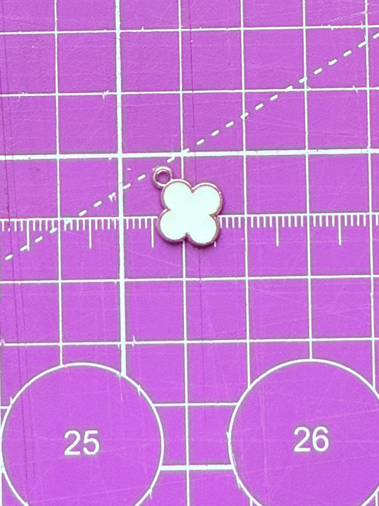 ✨ Dijes chapados en esmalte