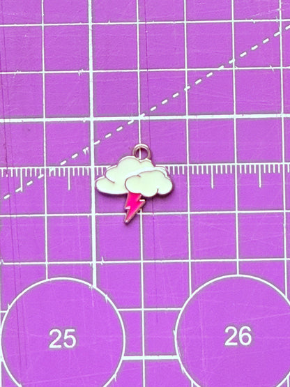 ✨ Dijes chapados en esmalte