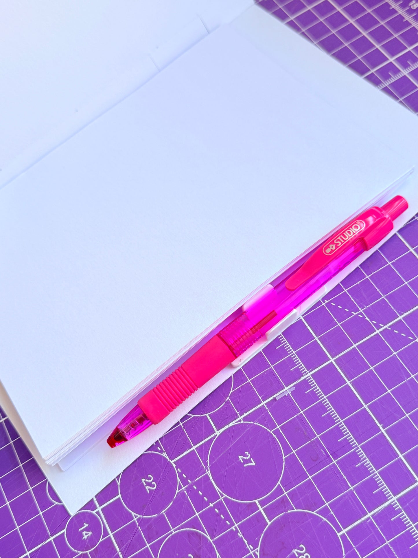 📘✨ Archivo Digital – Libreta con Sujeta Bolígrafo 🖊️💖