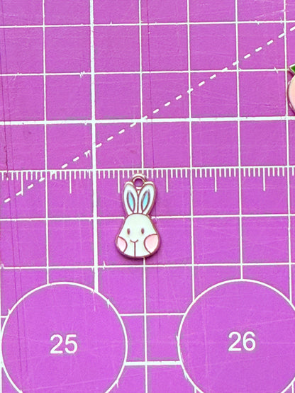 ✨ Dijes chapados en esmalte