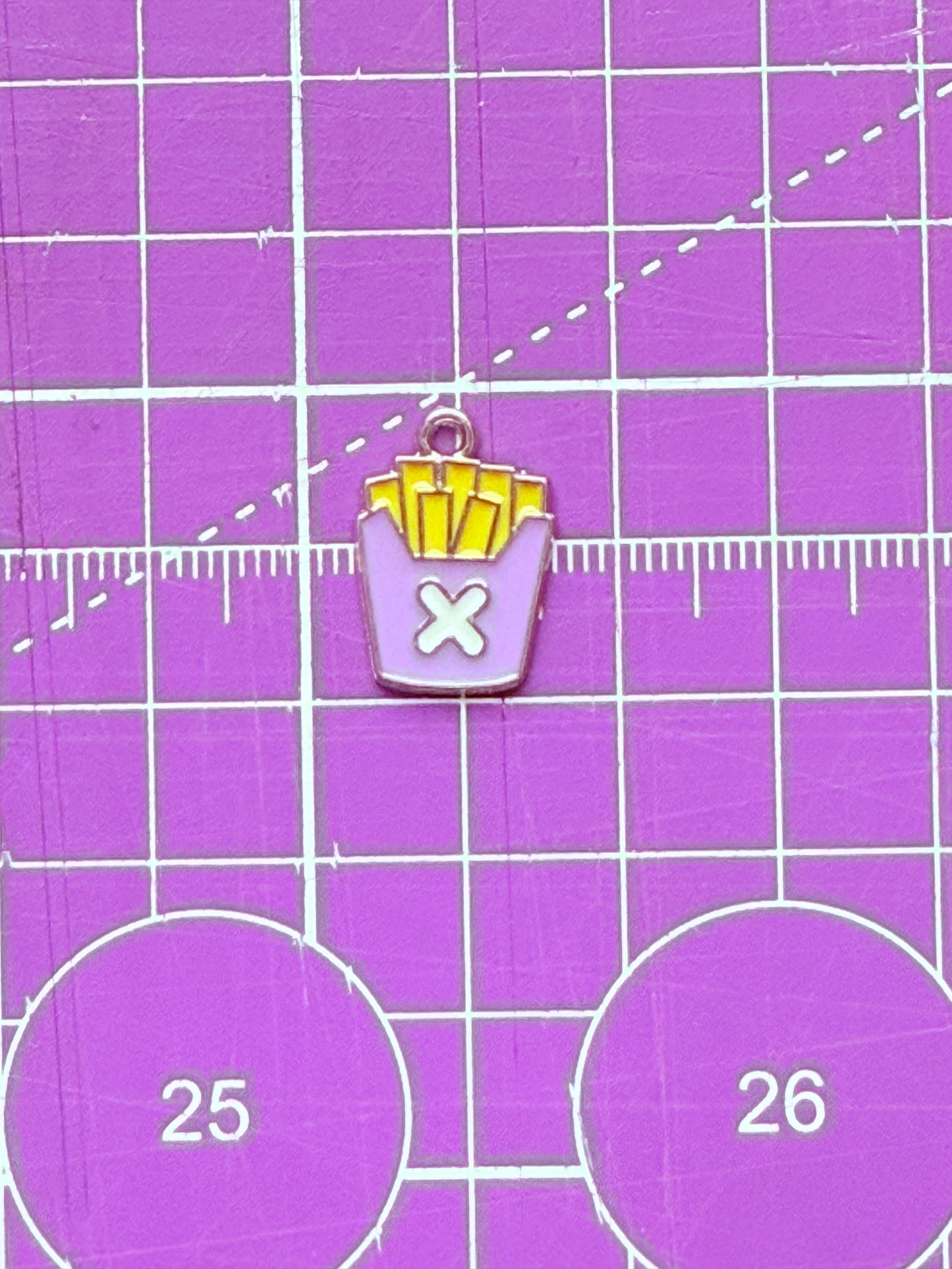 ✨ Dijes chapados en esmalte