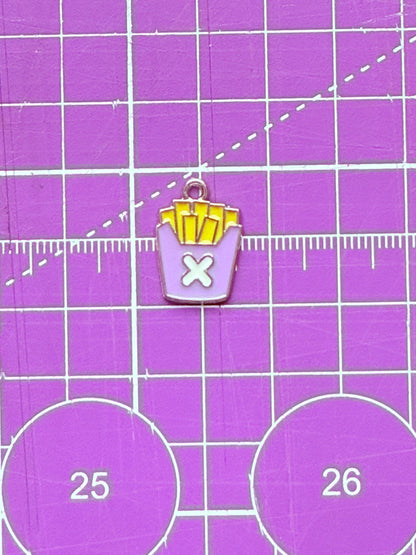 ✨ Dijes chapados en esmalte