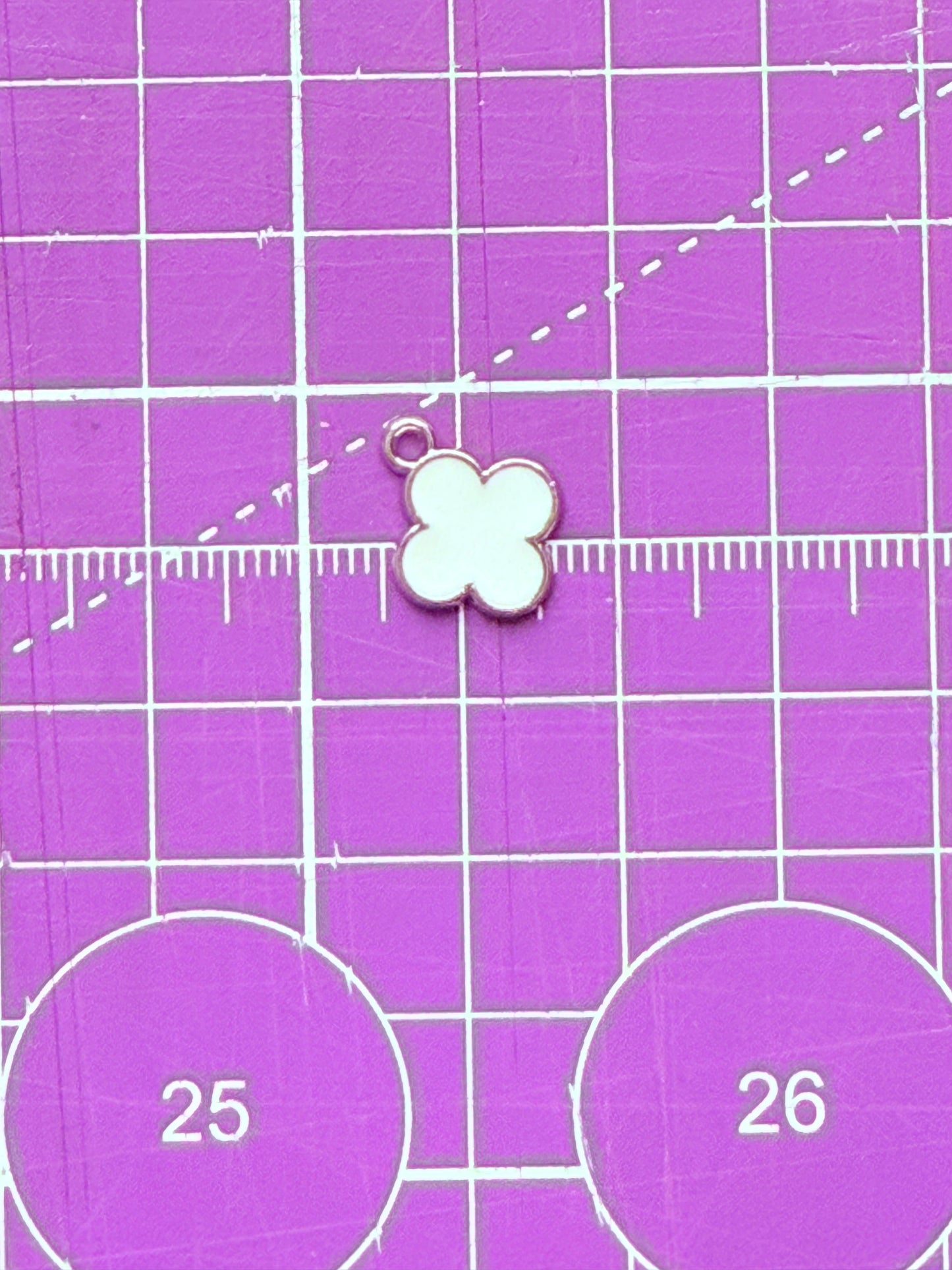 ✨ Dijes chapados en esmalte