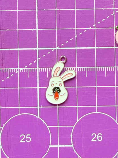 ✨ Dijes chapados en esmalte