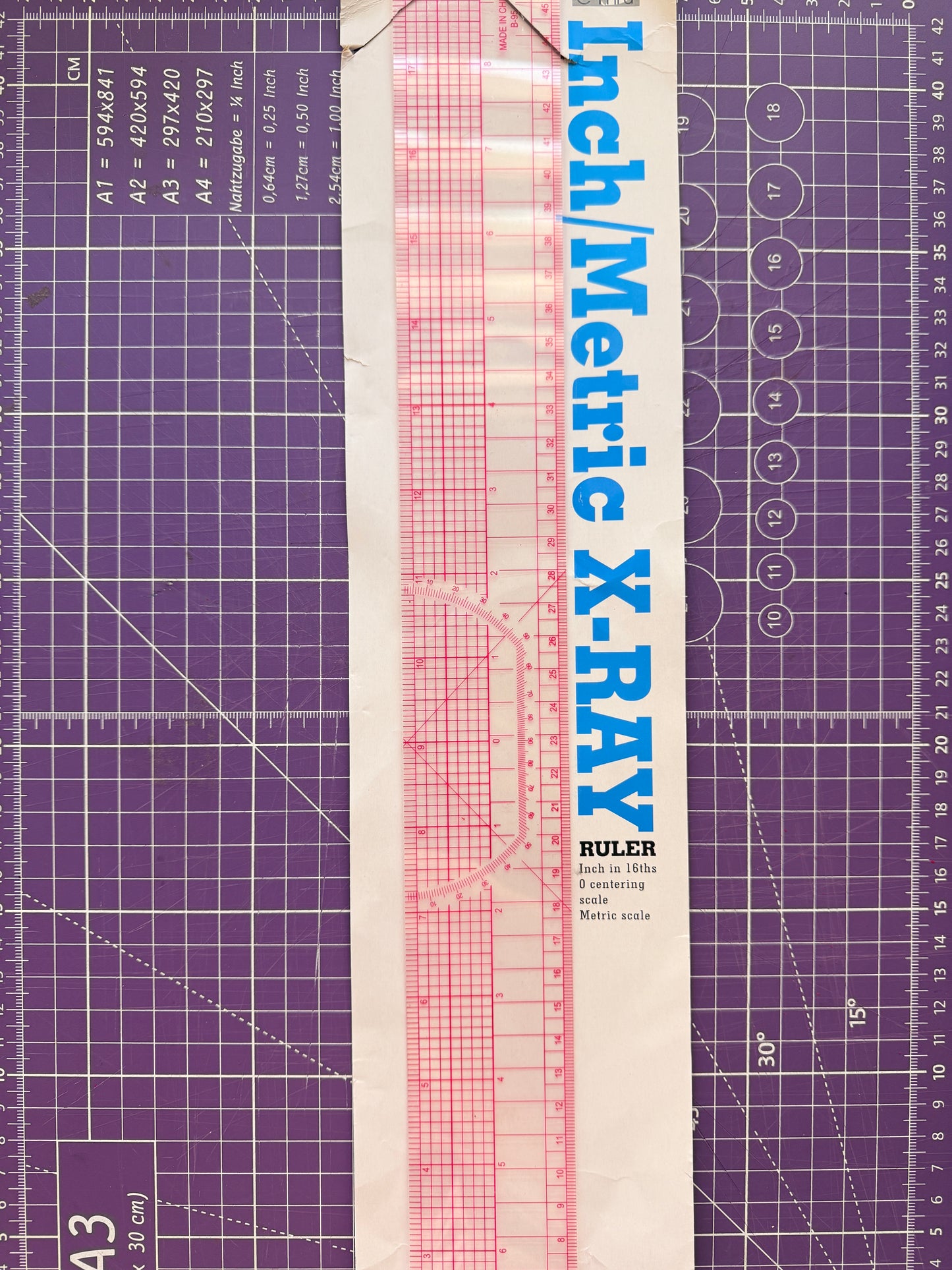 📏💖 Regla Plástica Flexible B-97 (24"x2") con Transportador