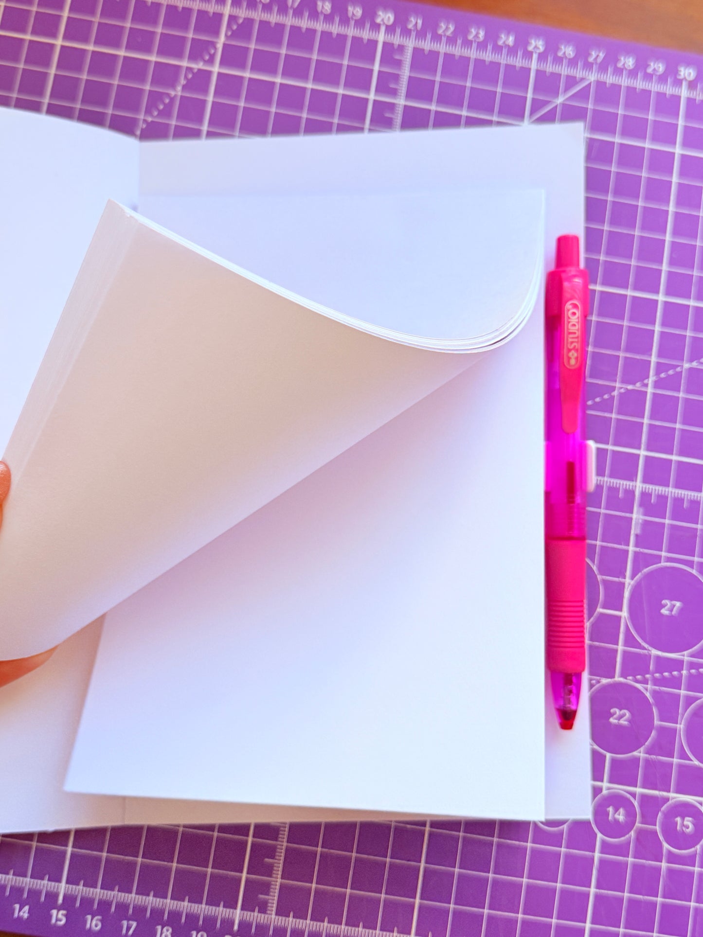 📘✨ Archivo Digital – Libreta con Sujeta Bolígrafo 🖊️💖